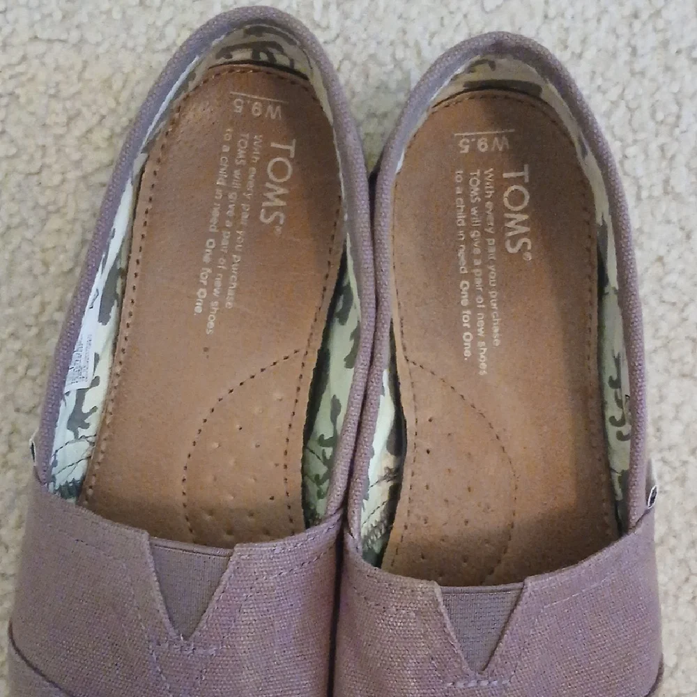 Toms Burgundy Canvas Flats Womens 9.5